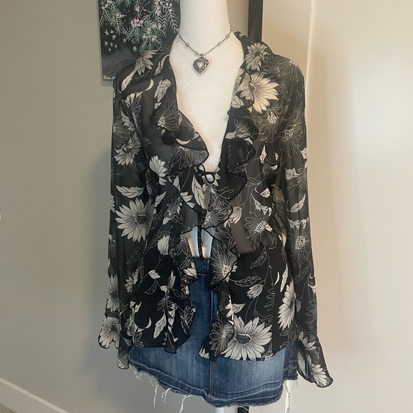 fylo black and white mesh blouse tie front with ruffle trim - Picture 2 of 4